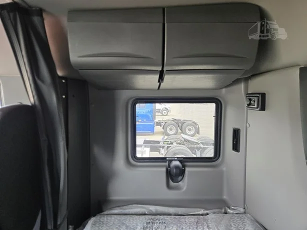 2025 International HX in MN — photo 13