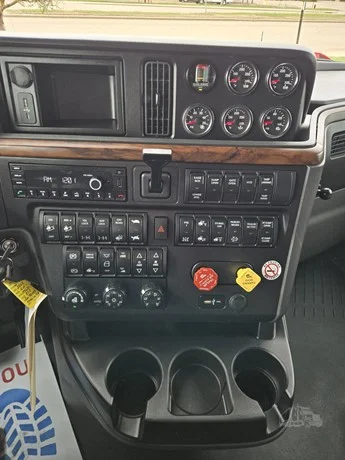 2025 International HX in MN — photo 10