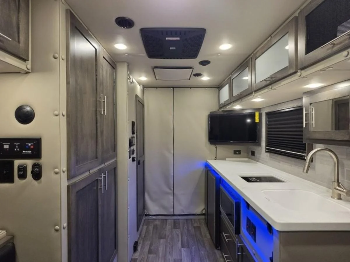 2026 Volvo VNL 300 in Waukee, IA — photo 17