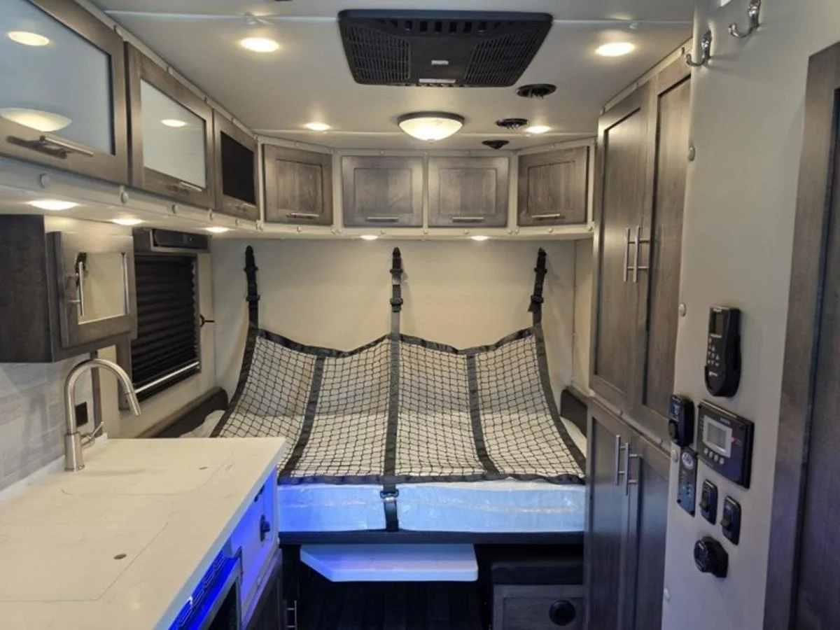 2026 Volvo VNL 300 in Waukee, IA — photo 15