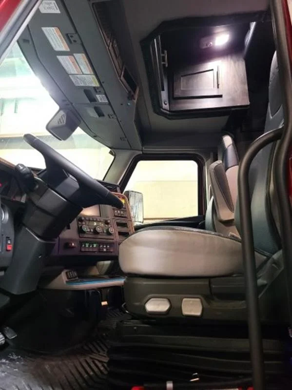 2026 Volvo VNL 300 in Waukee, IA — photo 10