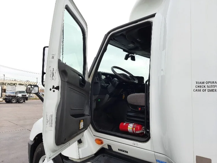 2023 International LT - image 9