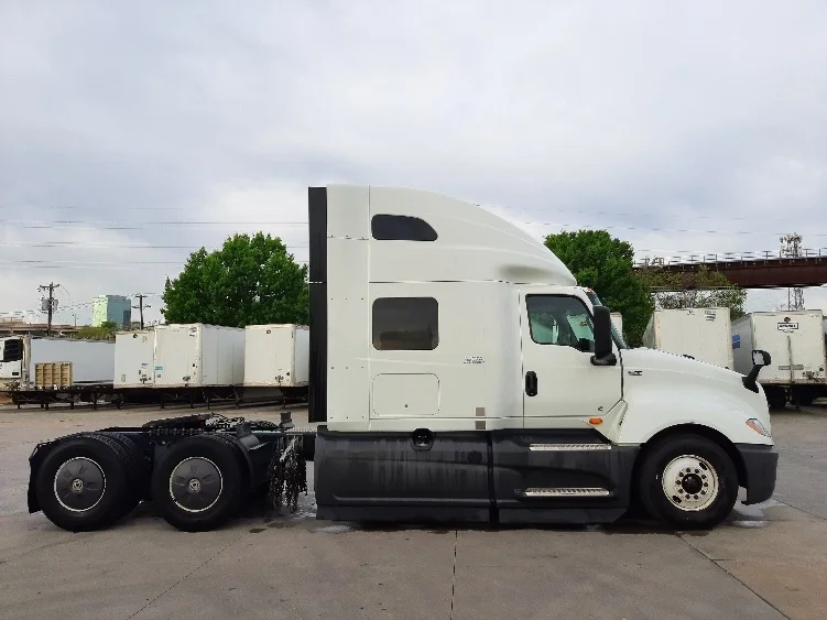 2023 International LT - image 8