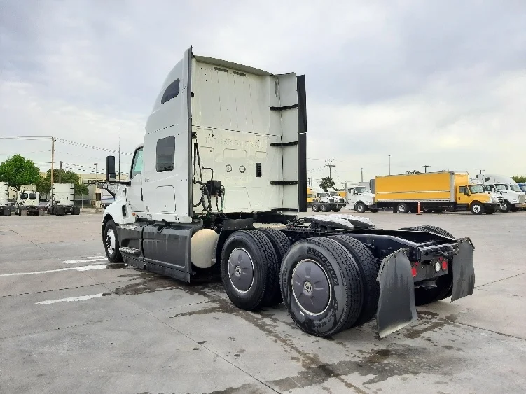 2023 International LT - image 5