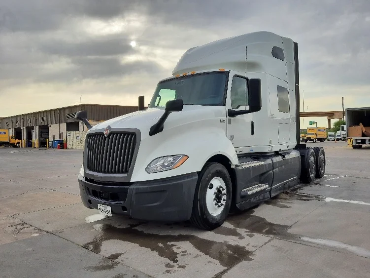 2023 International LT in Fort Worth, TX — photo 3