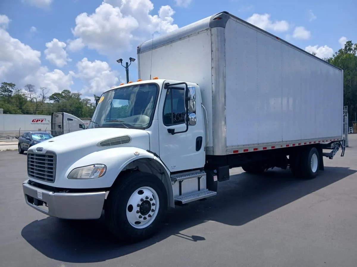 2021 Freightliner M2 106 in Jacksonville, FL — photo 3