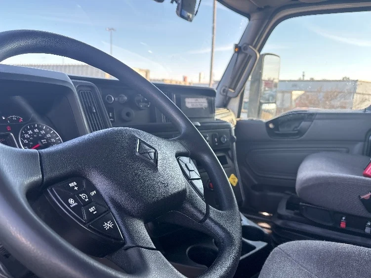 2023 International LT - image 10