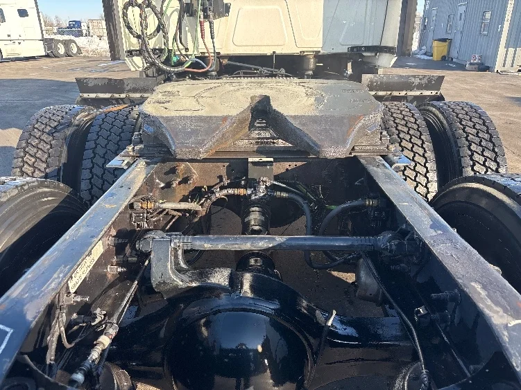 2023 International LT - image 6