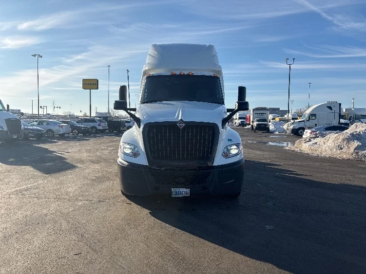 2023 International LT - image 2