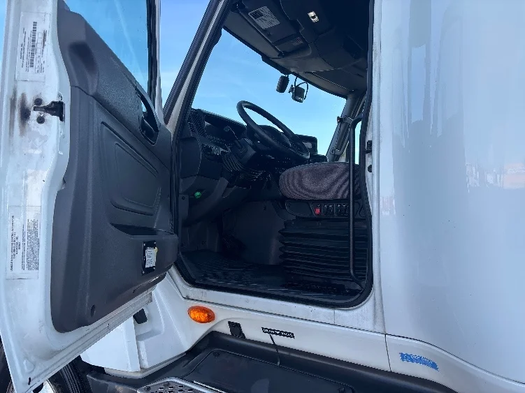 2023 International LT - image 9