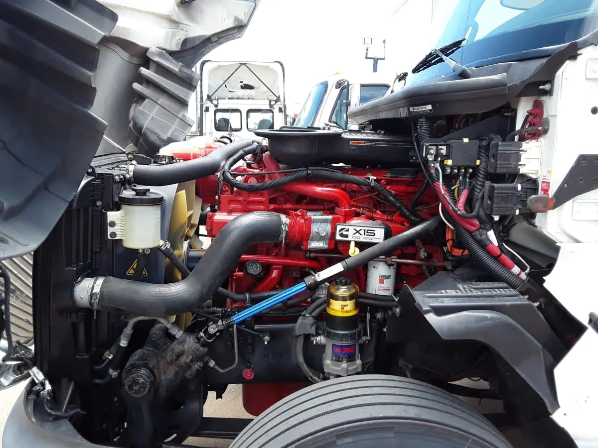 2020 International LT - image 8