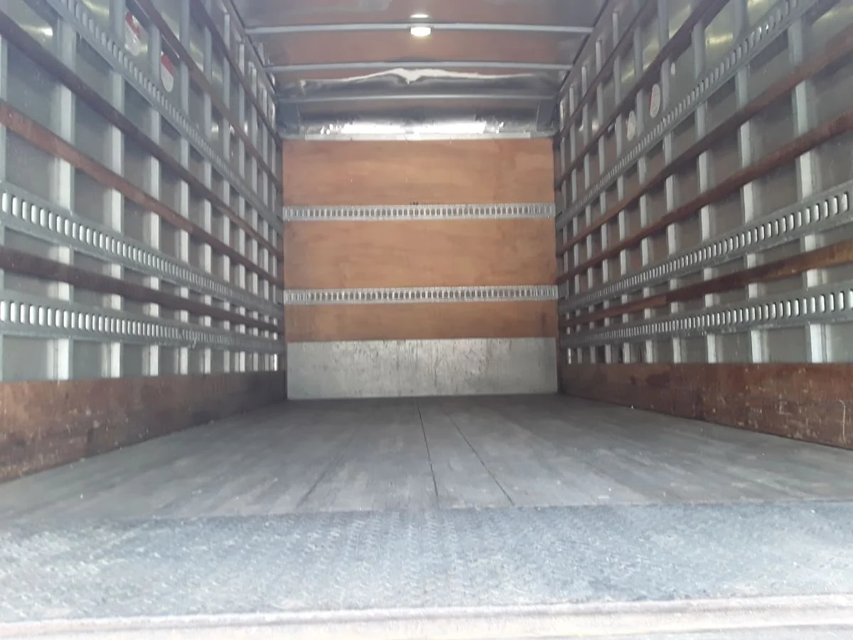 2018 International 4300 - image 8