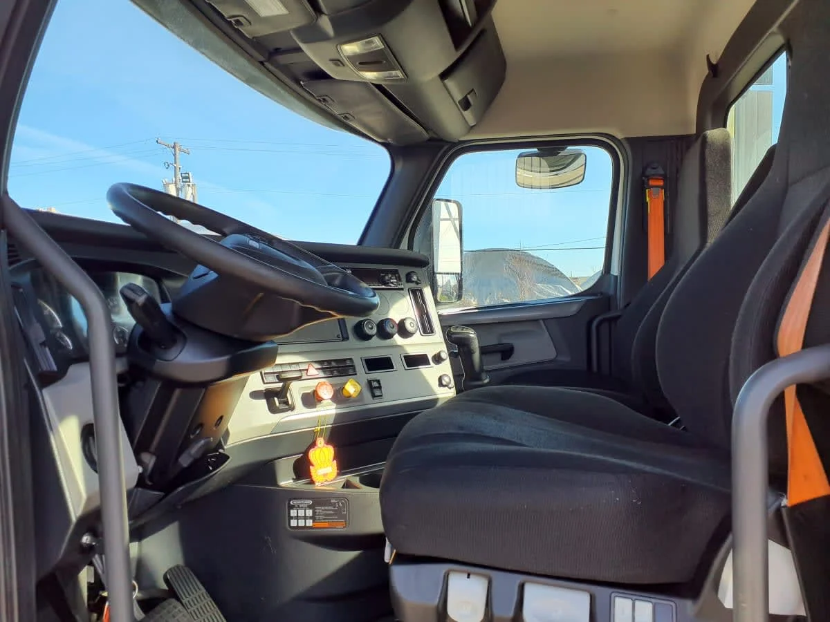 2020 Freightliner Cascadia in Indianapolis, IN — photo 7