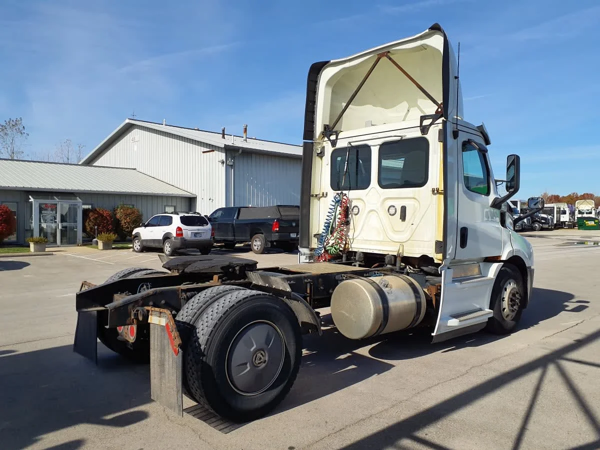 2020 Freightliner Cascadia in Indianapolis, IN — photo 4