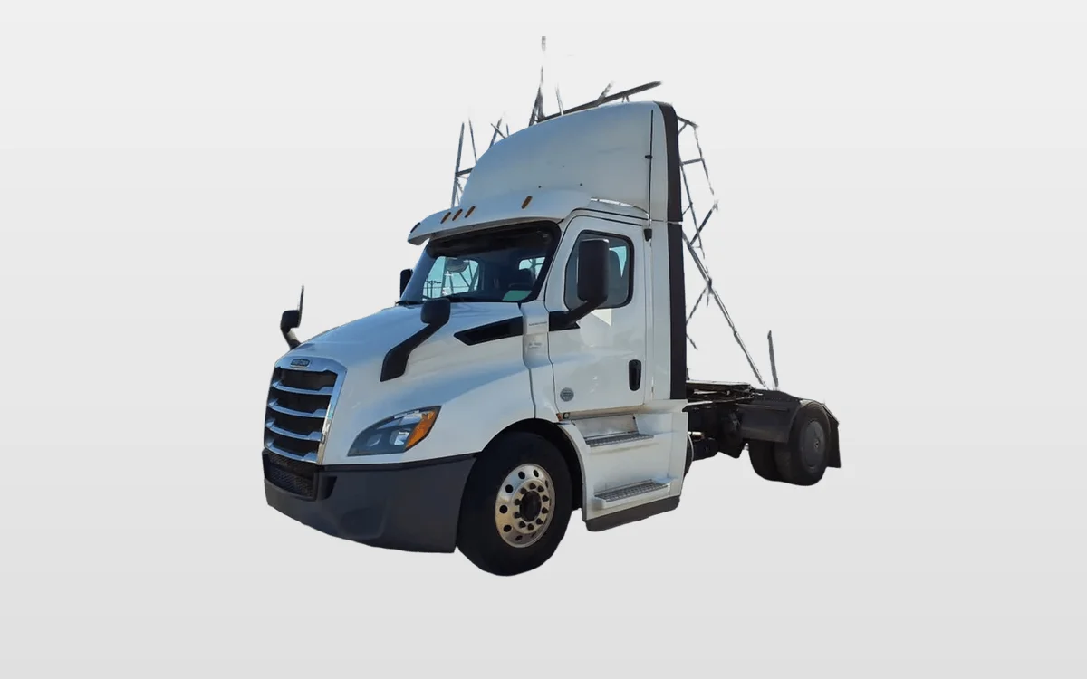 2020 Freightliner Cascadia - image 1