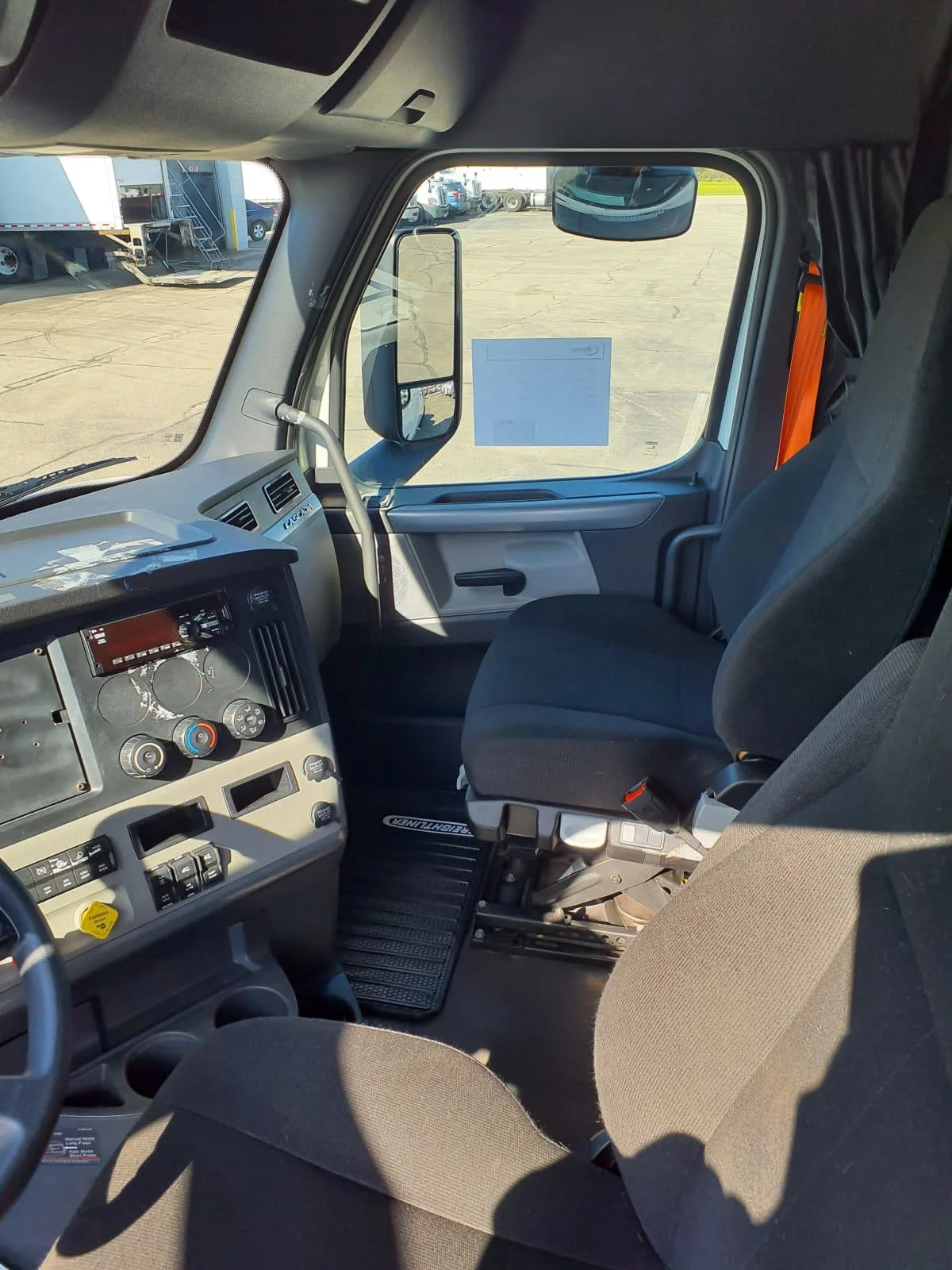 2020 Freightliner Cascadia in Oak Creek, WI — photo 7