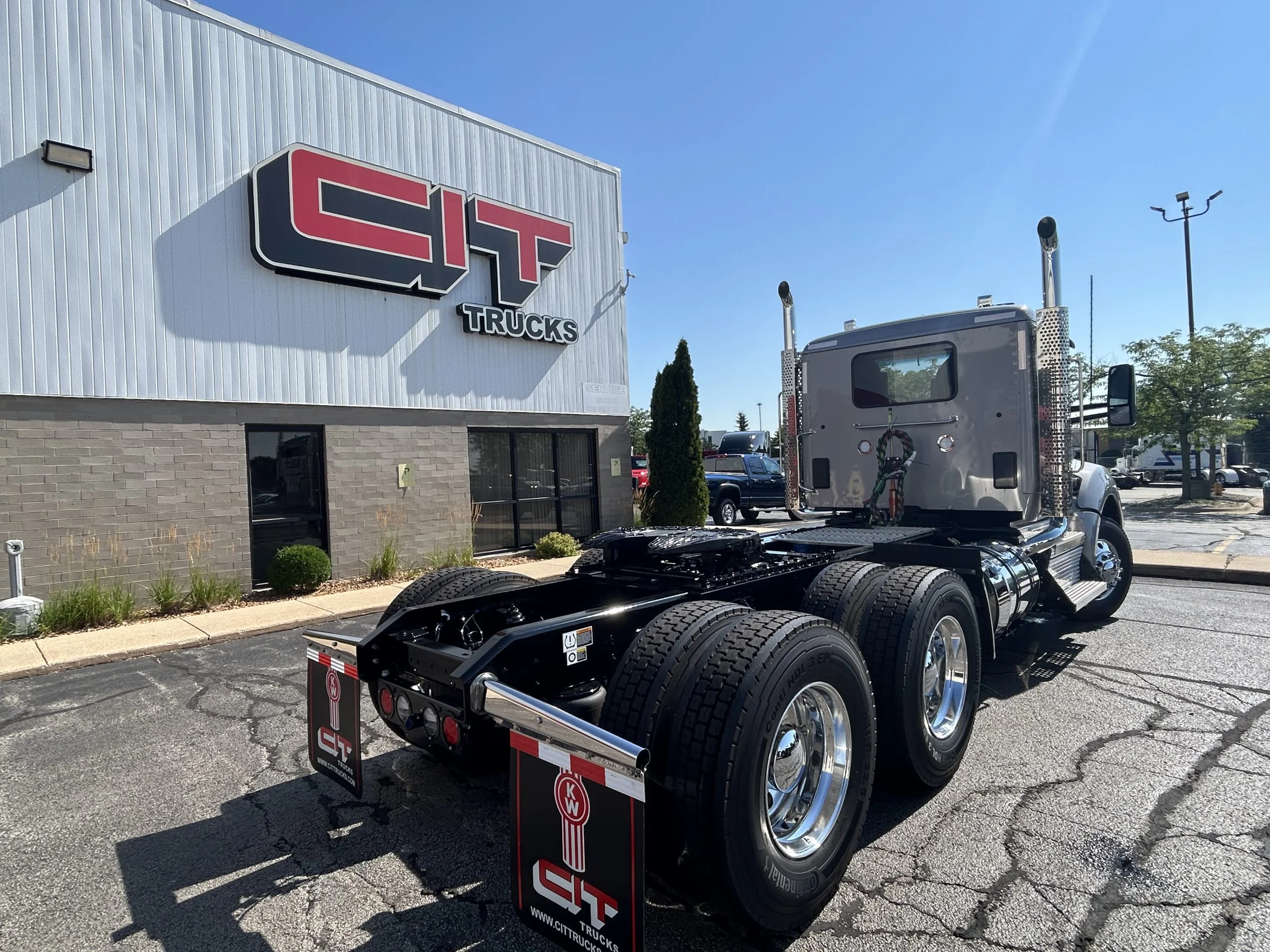 2027 Kenworth T880 in Rockford, IL — photo 6