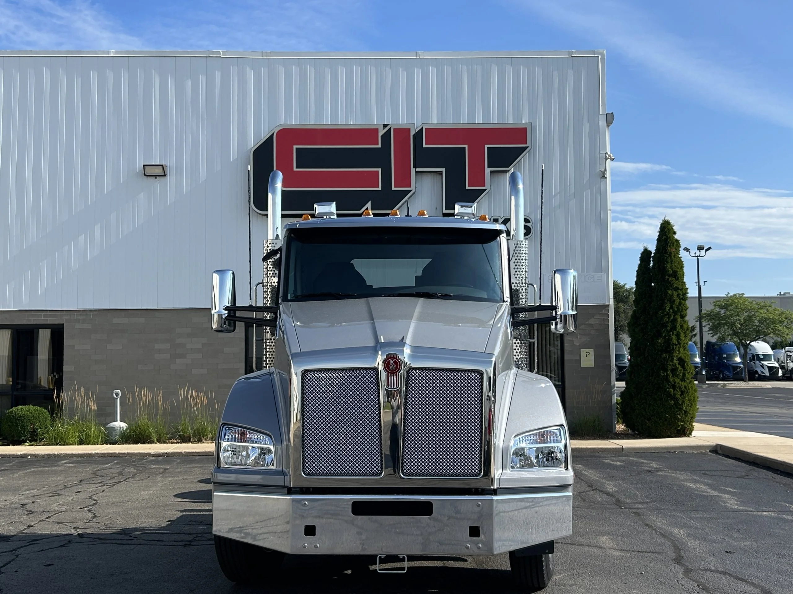2027 Kenworth T880 in Rockford, IL — photo 2