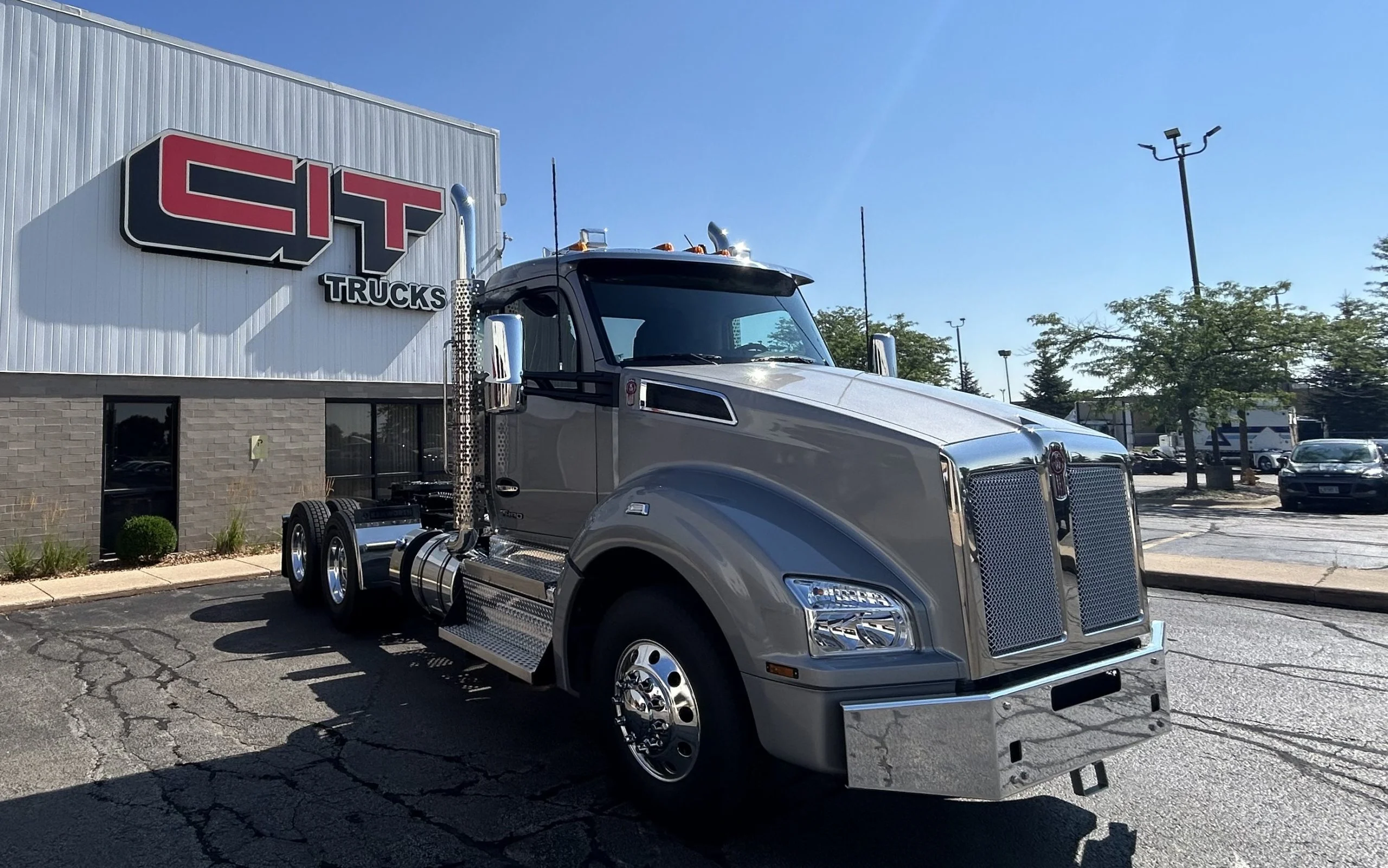 2027 Kenworth T880 in Rockford, IL — photo 3