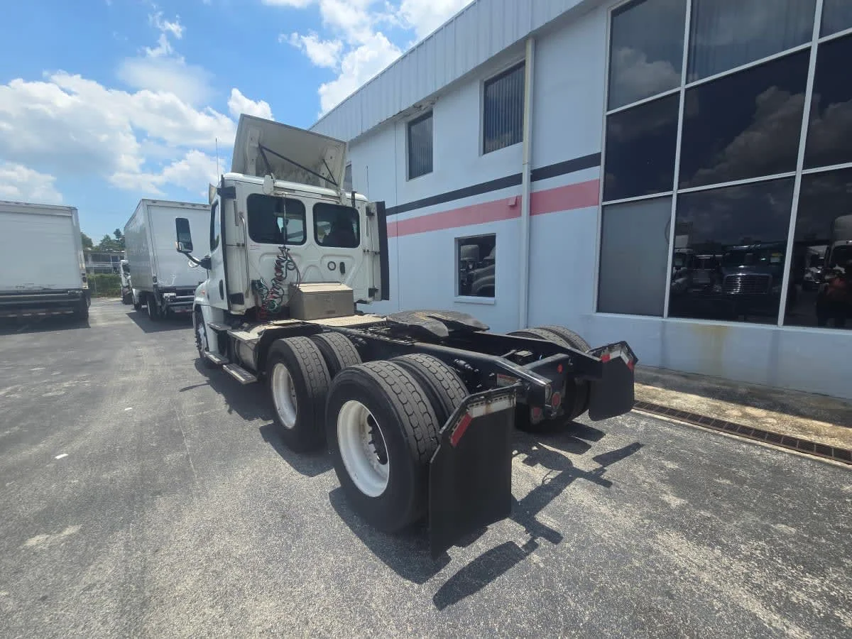 2018 Freightliner Cascadia - image 4