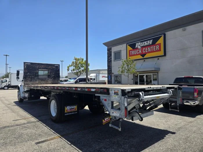 2020 Freightliner M2 106 — photo 10