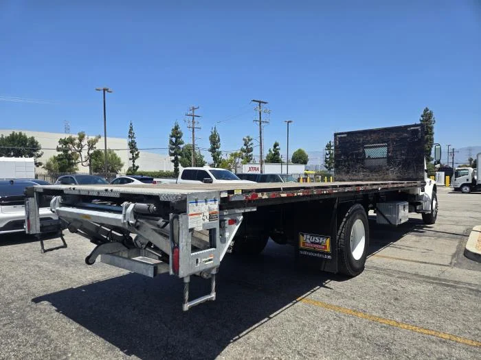 2020 Freightliner M2 106 — photo 11