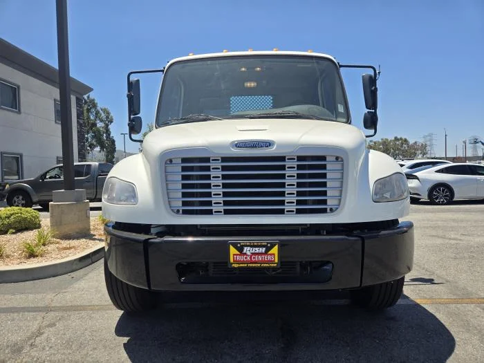 2020 Freightliner M2 106 — photo 3