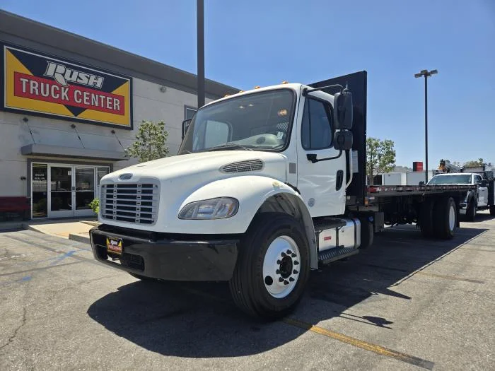 2020 Freightliner M2 106 — photo 4