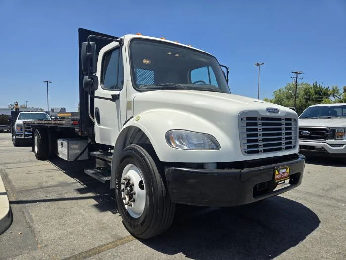 2020 Freightliner M2 106 — photo 2