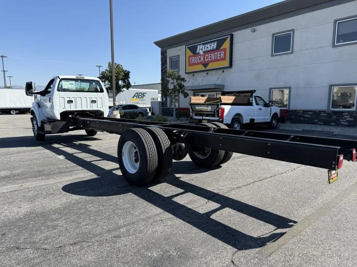 2027 Ford F-750 — photo 3