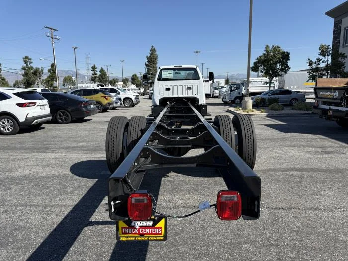 2027 Ford F-750 — photo 4