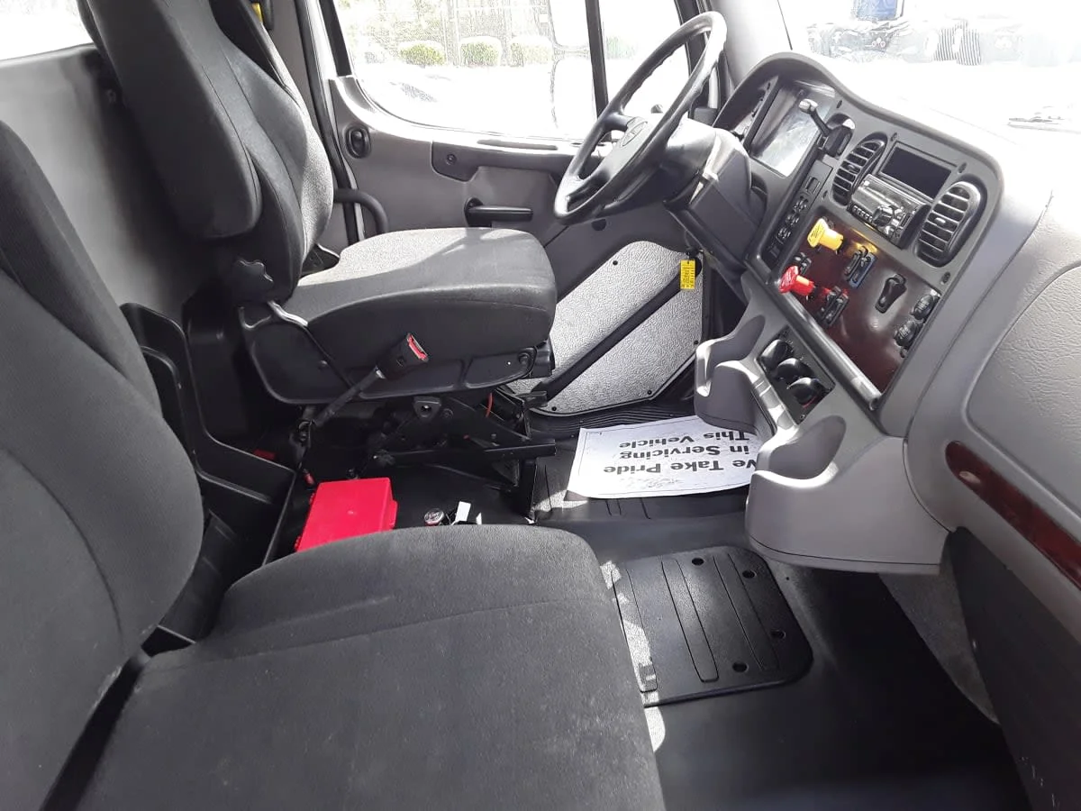 2019 Freightliner M2 106 - image 10