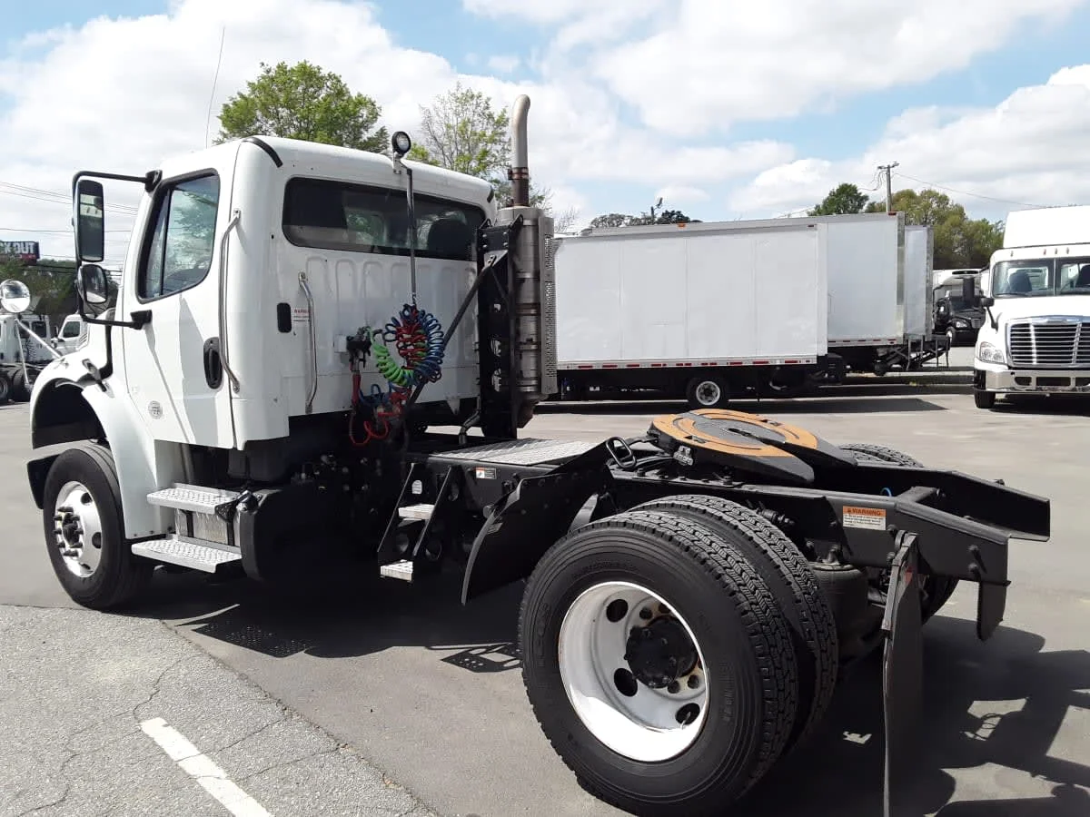 2019 Freightliner M2 106 - image 6