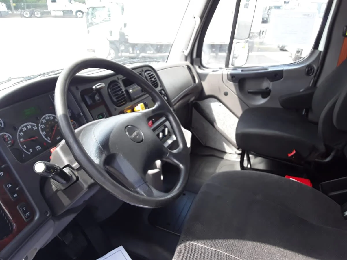 2019 Freightliner M2 106 - image 7