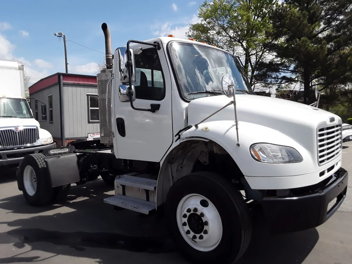 2019 Freightliner M2 106 - image 3