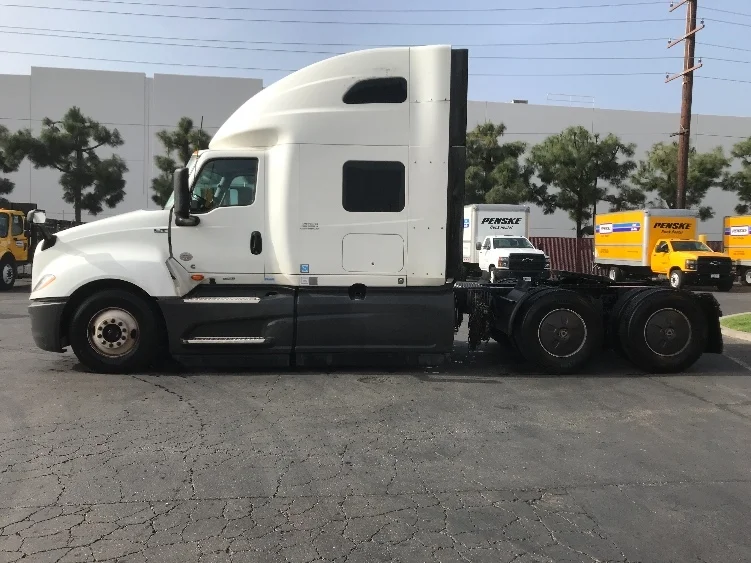 2023 International LT - image 4