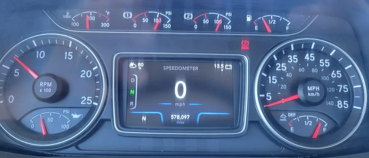 2020 International LT in Jacksonville, FL — photo 10