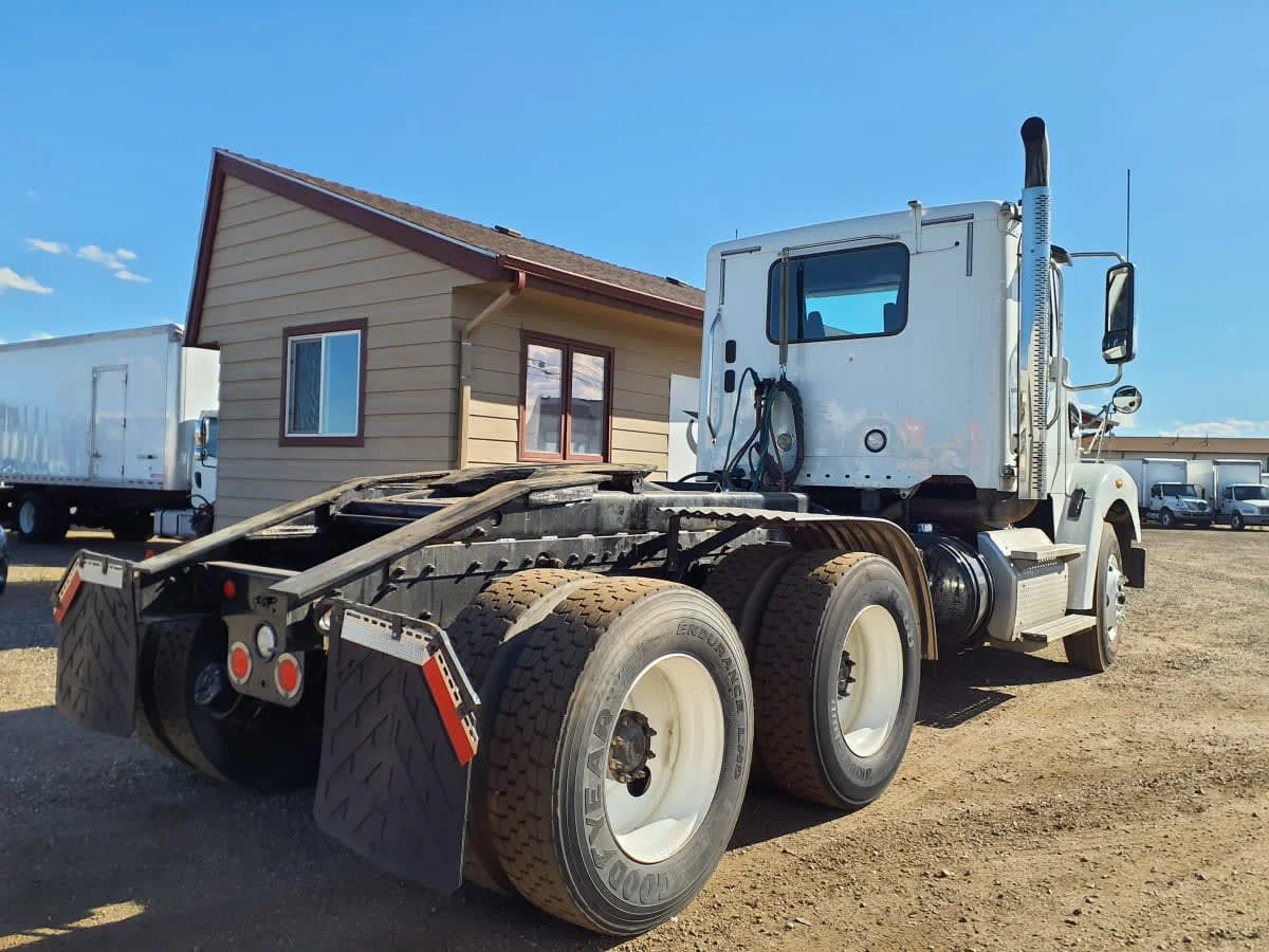 2019 Freightliner 122SD - image 4