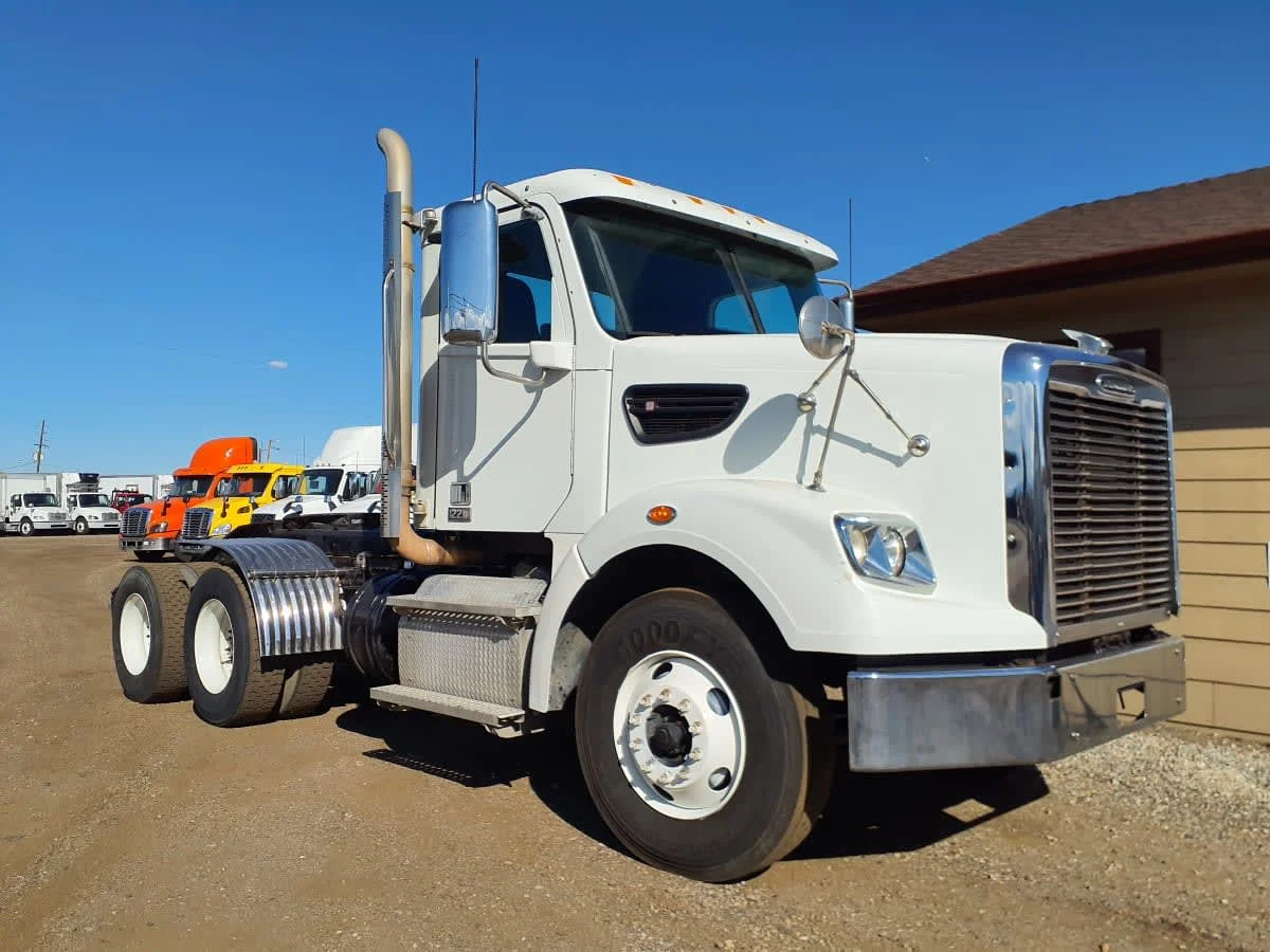 2019 Freightliner 122SD - image 3