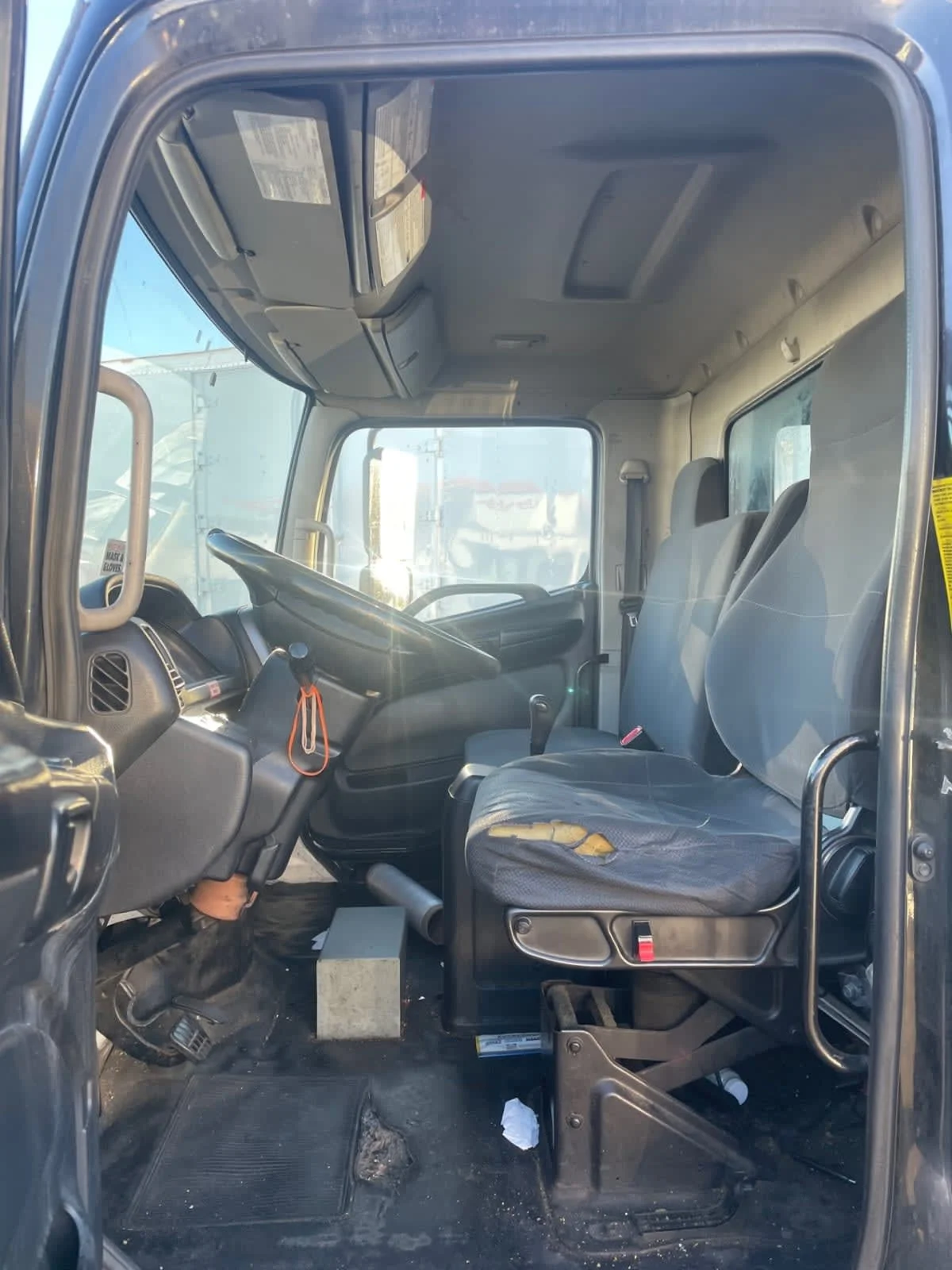 2013 Hino 338 - image 7