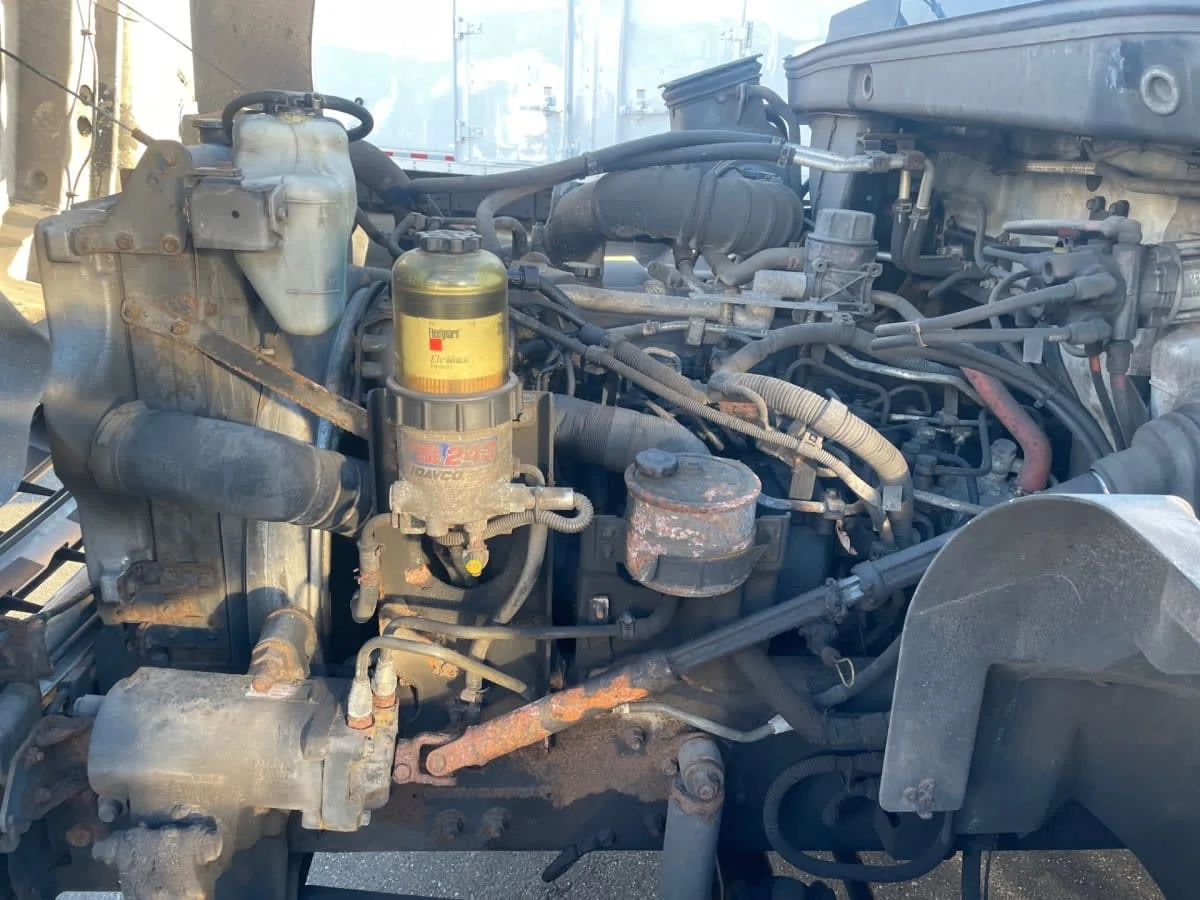 2013 Hino 338 - image 9