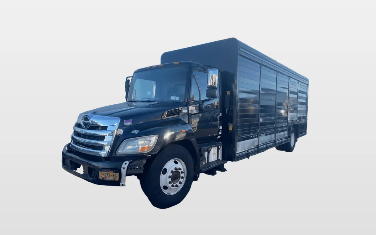 2013 Hino 338 - image 1