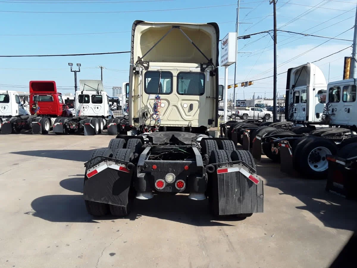 2019 Freightliner Cascadia in Dallas, TX — photo 5