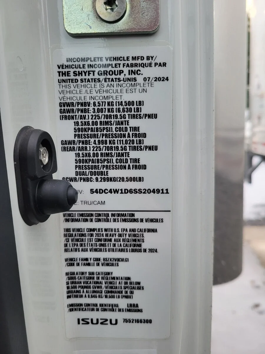 2025 Isuzu NPR - image 9