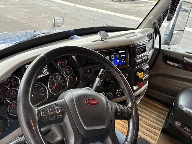 2021 Peterbilt 579 in Missoula, MT — photo 15