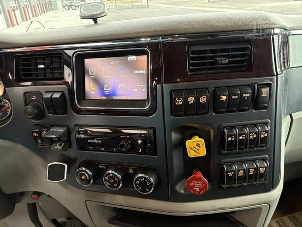 2021 Peterbilt 579 in Missoula, MT — photo 16
