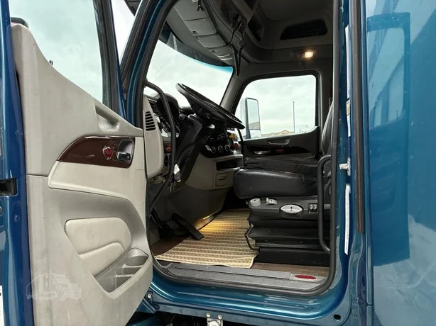 2021 Peterbilt 579 in Missoula, MT — photo 13