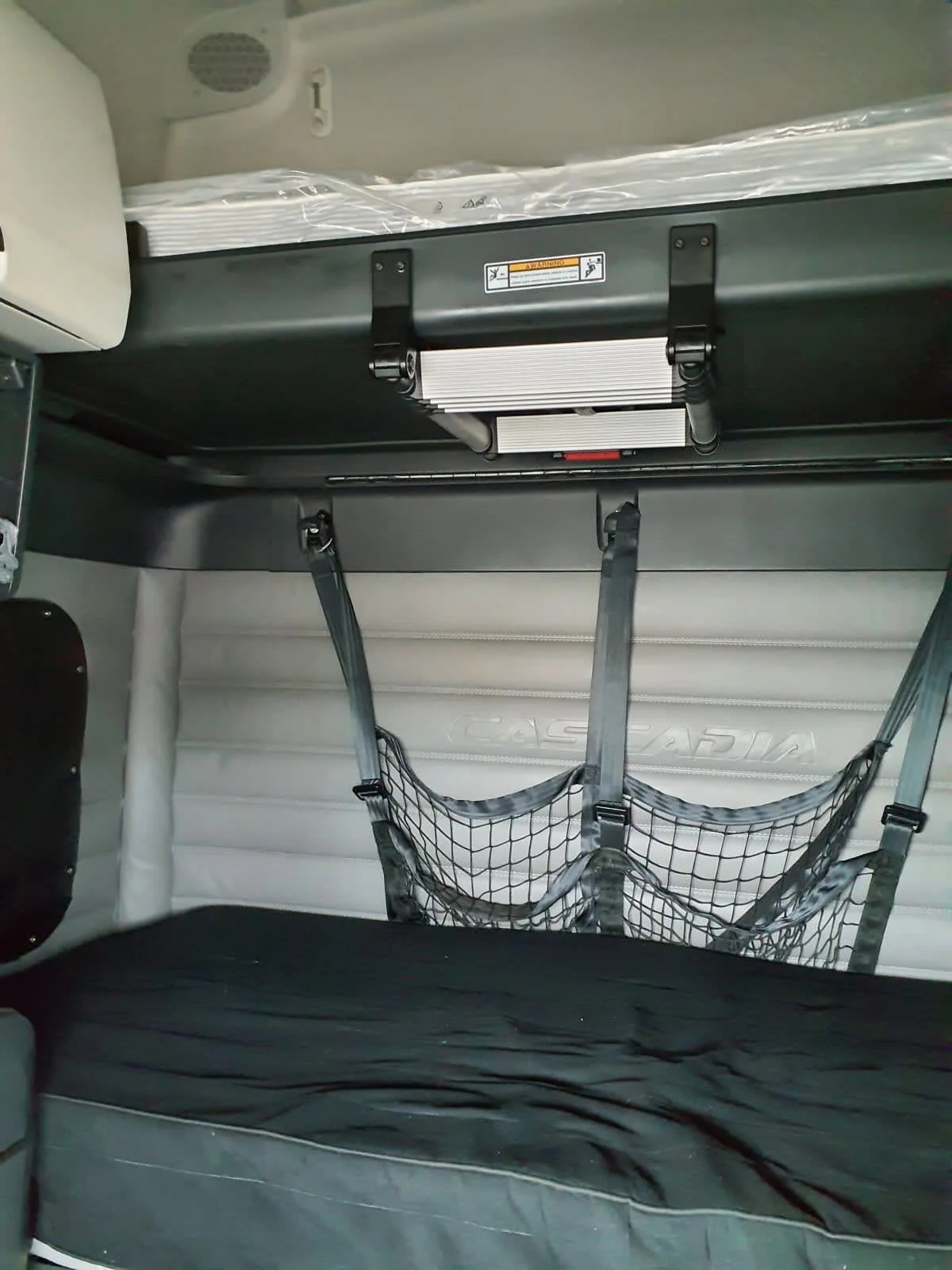 2022 Freightliner Cascadia in Miami, FL — photo 8