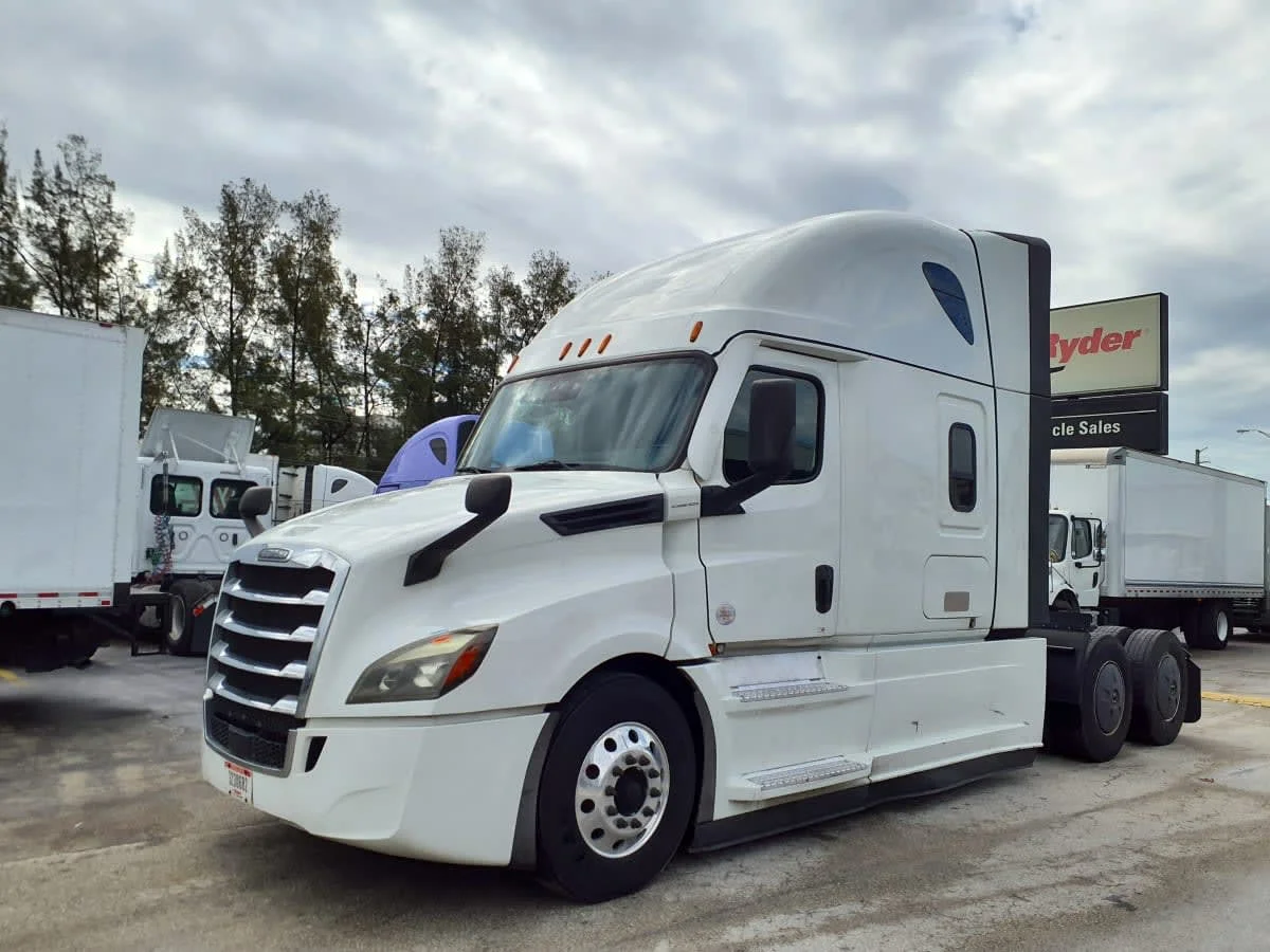 2022 Freightliner Cascadia in Miami, FL
