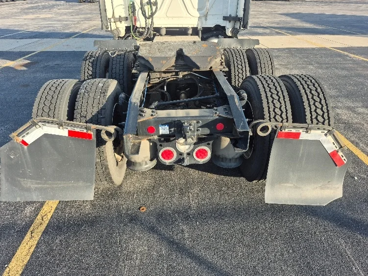 2023 Freightliner Cascadia - image 6